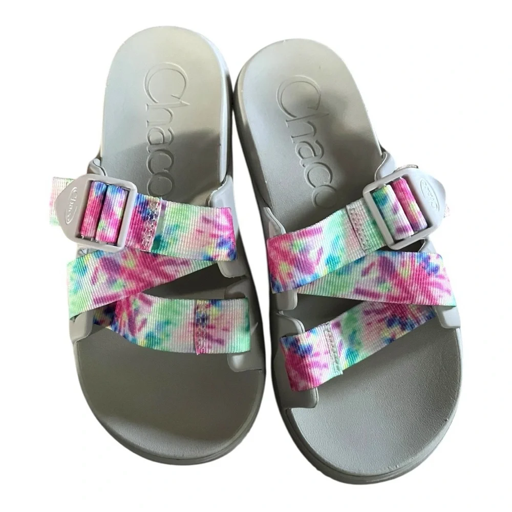 NWT Chaco floral pattern sandals